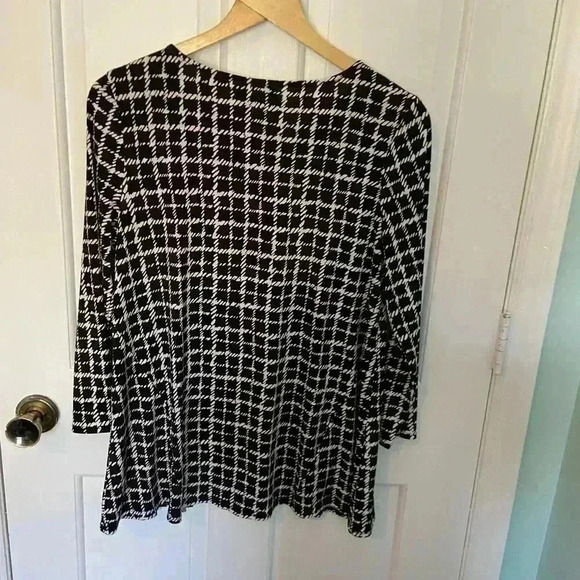 Rafaela black & white printed blouse size Medium - Picture 5 of 5